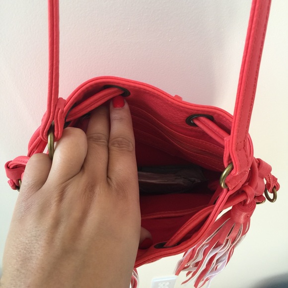 Steve Madden Tassel Bucket Bag - Picture 3 of 3